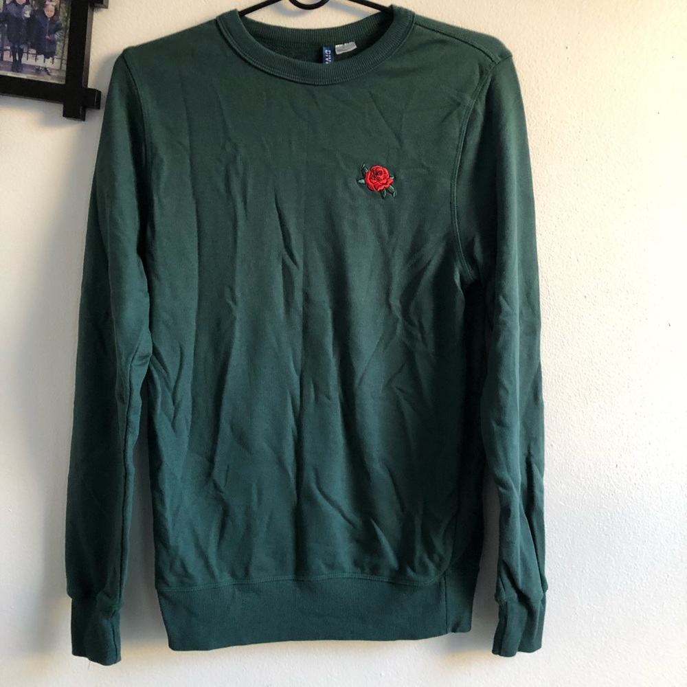 FINAL SALE ‼️‼️‼️ Green crew neck rose embroidery